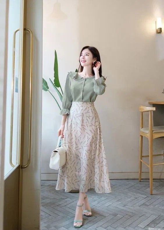 20 Stylish Teacher Outfits to Rock the Classroom This Back-to-School Season