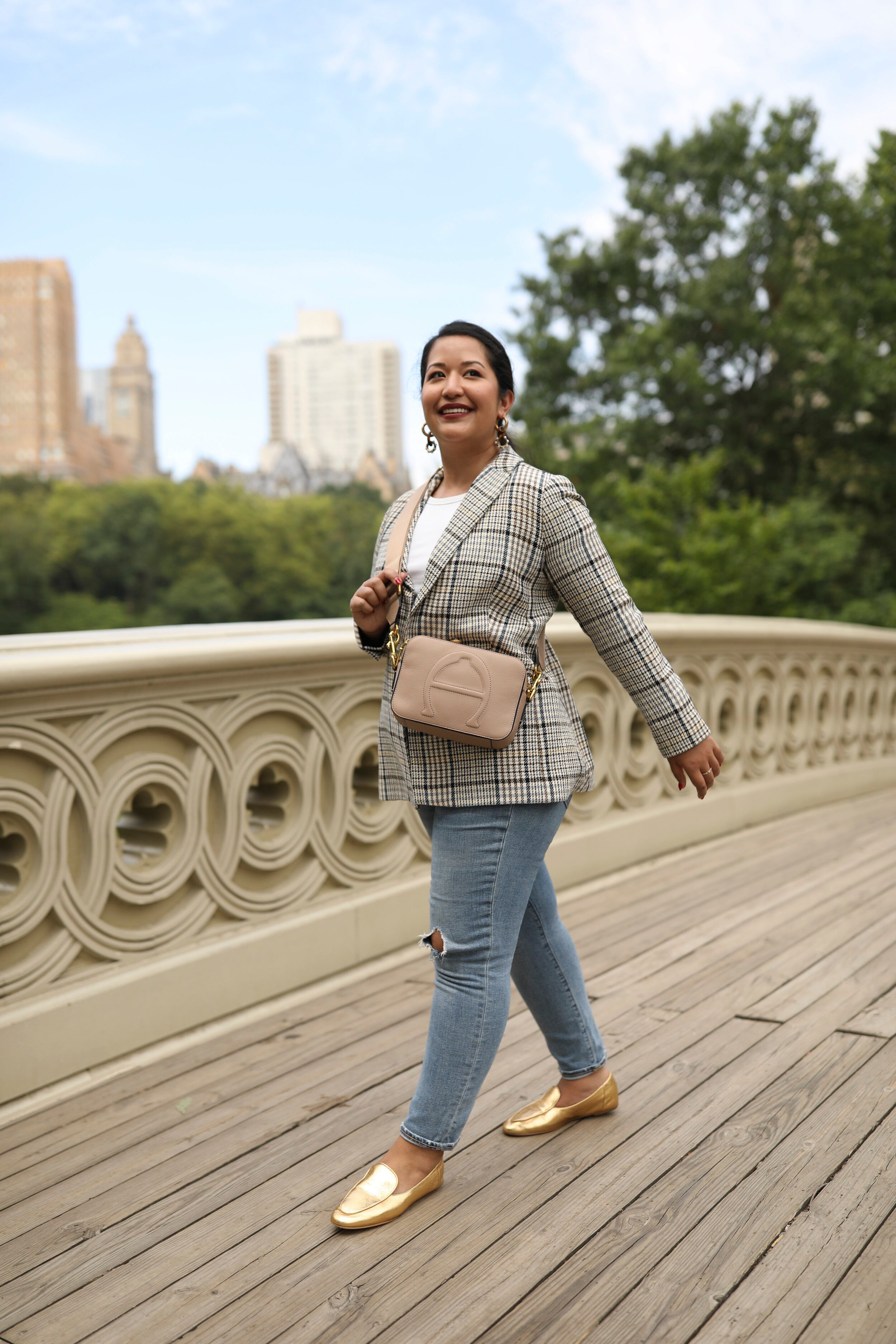Casual+Fall+outfit+Blazer+and+jeans+Etienne+Aigner+Cross+body+bag