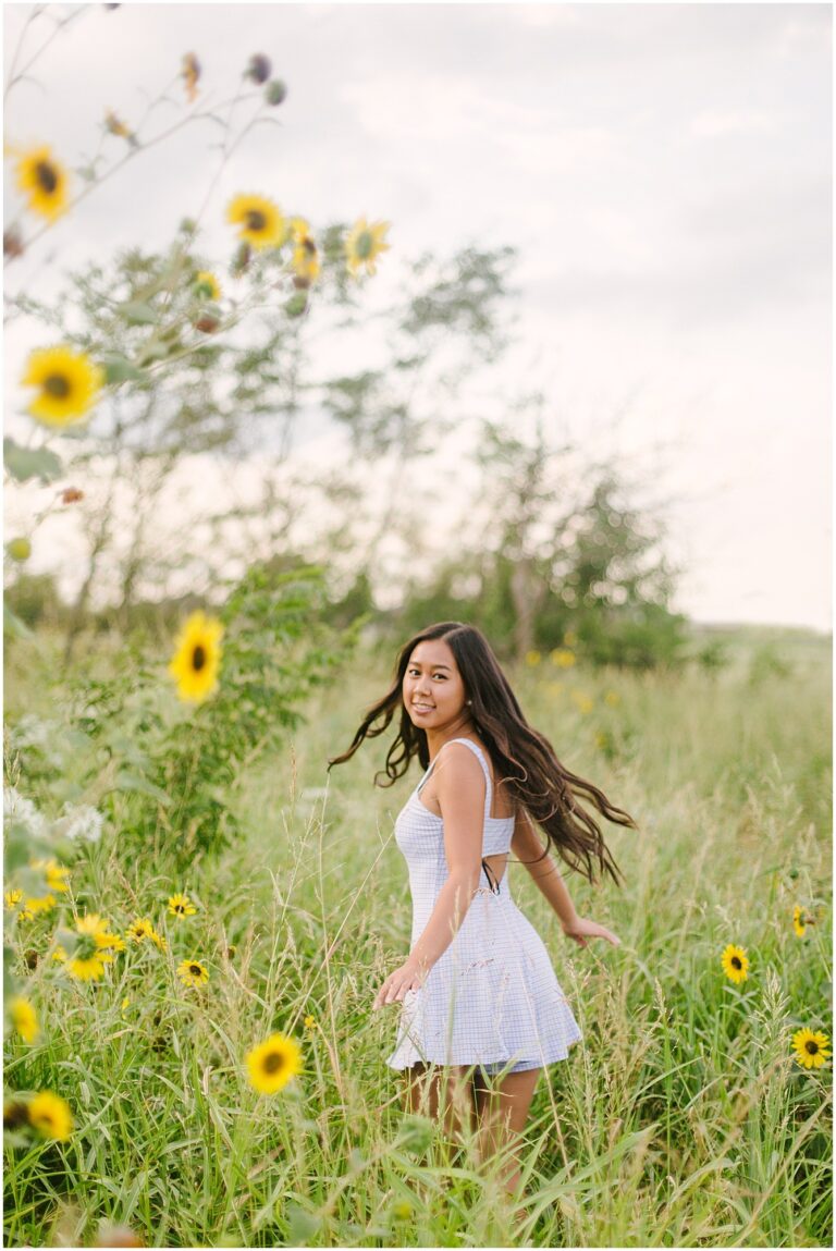 20 Stunning Fall Senior Picture Outfits to Capture Your Style