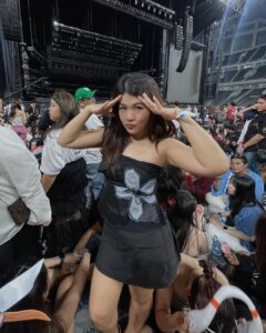 @brunomars jkt concert live updates 1. sharing my cute outfit for bruno checked 2. too happy for