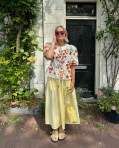 8._Fresh_Tomato_Print_in_White_and_Lemon_Modest_Summer_Outfits