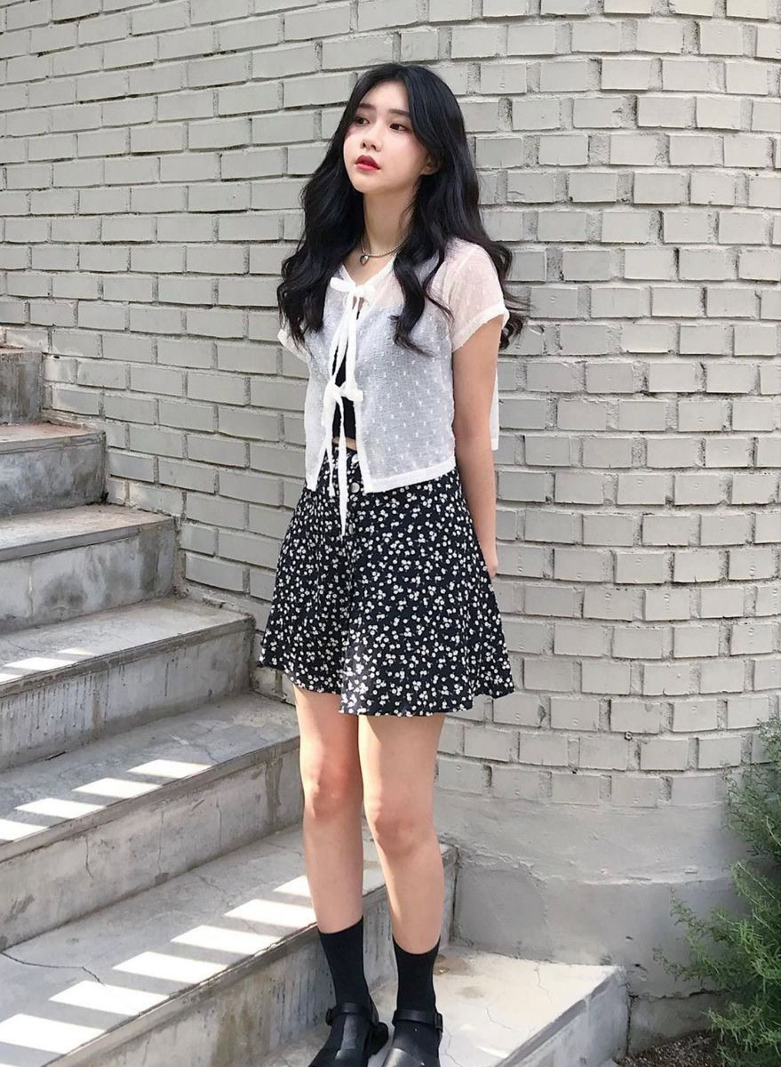 Daisy Print Skirt Look