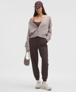 40+ Fall Athleisure Outfits That Transition from Gym to Brunch