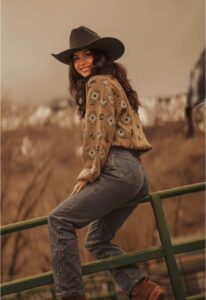 40+ Western Fall Outfits Infused with Heritage Leather and Suede