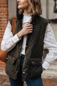 40+ Fall Vest Outfits for Women Who Love Clever Layers