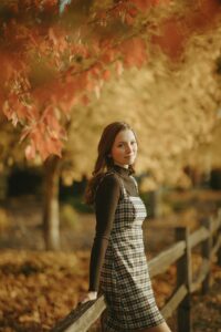 40+ Fall Senior Picture Outfits That Look Great in Every Shot