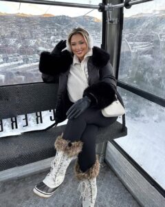 49 Casual Baddie Winter Outfits Starring Oversized Puffer Jackets and Chunky Boots